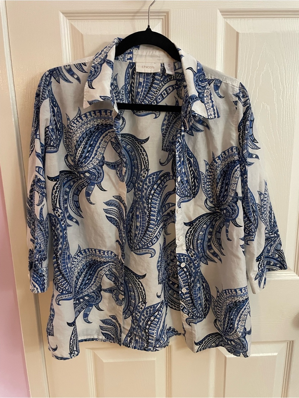 Chico's Blue & White Paisley Casual Button-Down Shirt